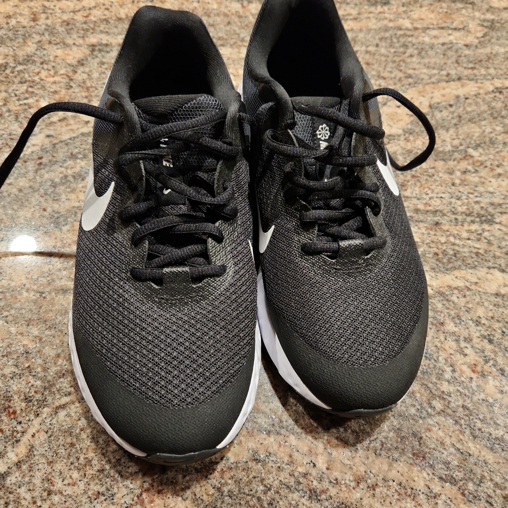Size 6.5 WIDE - Nike Revolution 5 Black White. New without tags